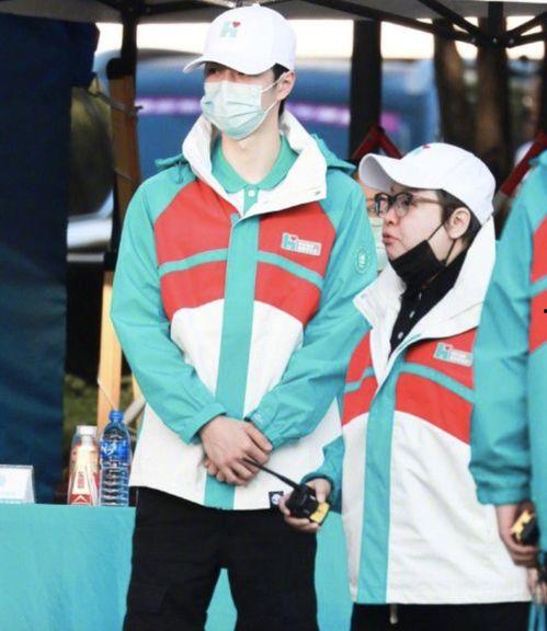 网友爆料作秀视频,作秀视频引发热议，揭秘网络现象背后的真相  第2张